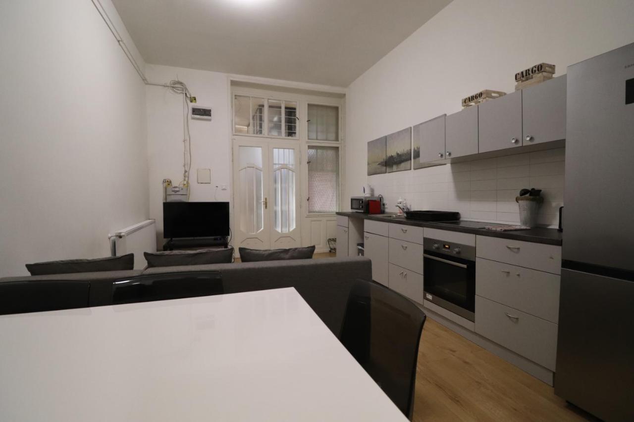 New B In Kiraly Street 106