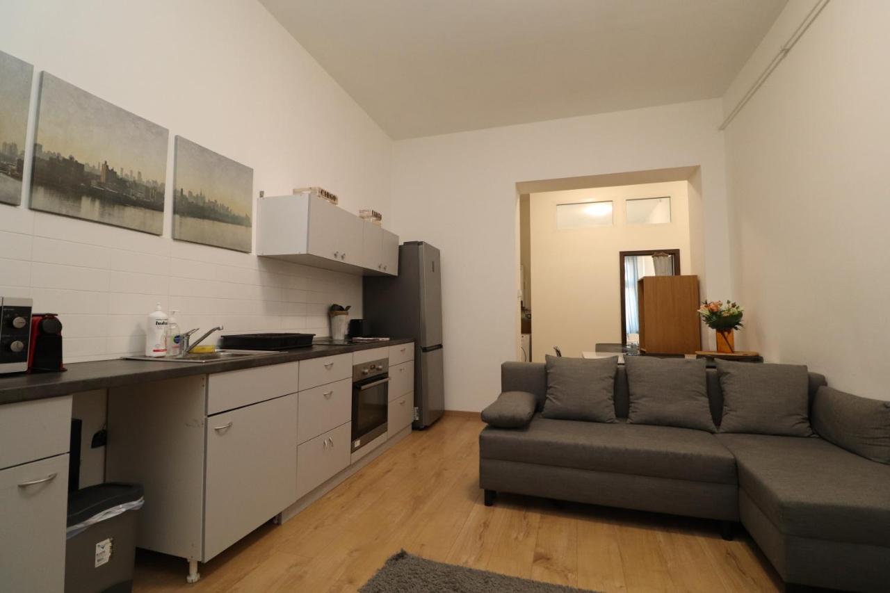 New B In Kiraly Street 106 *