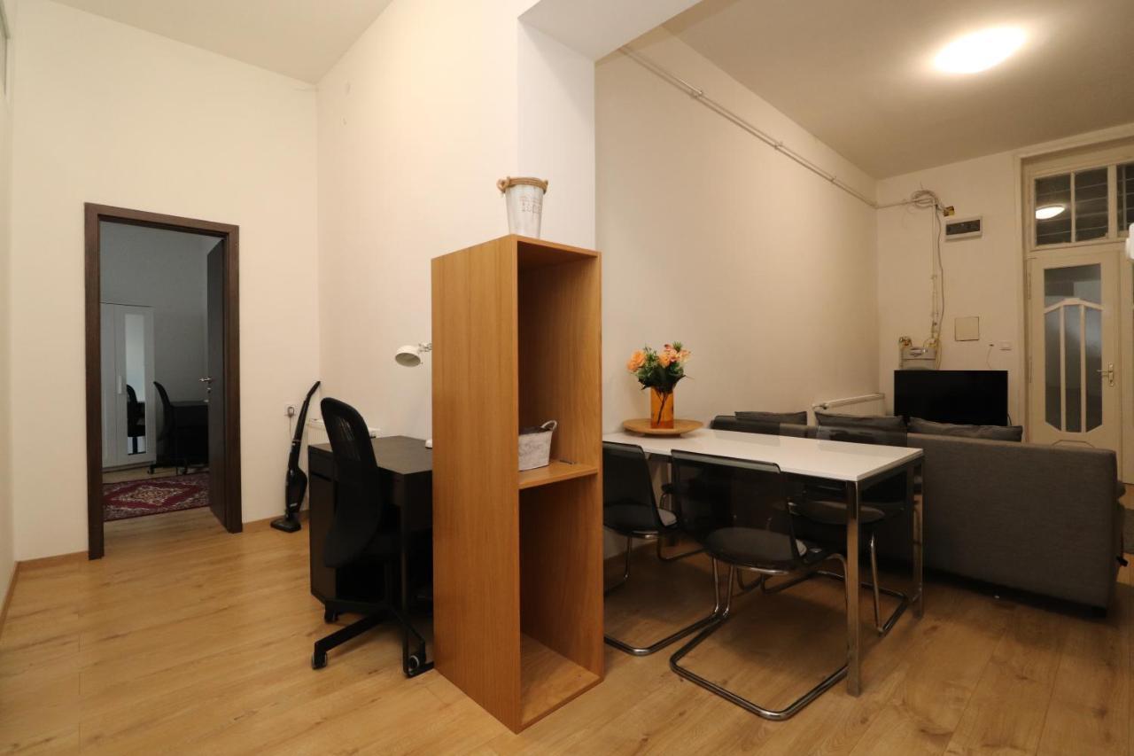 New B In Kiraly Street 106 *